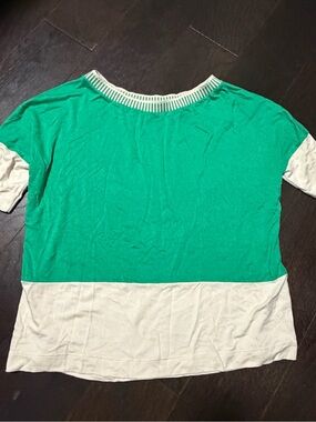 Women’s Two-Tone Green and Cream Short Sleeve Tee